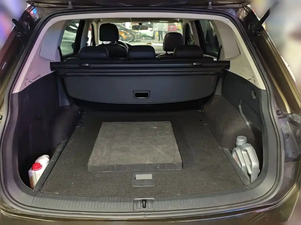 Volkswagen Tiguan L — миниатюра 24