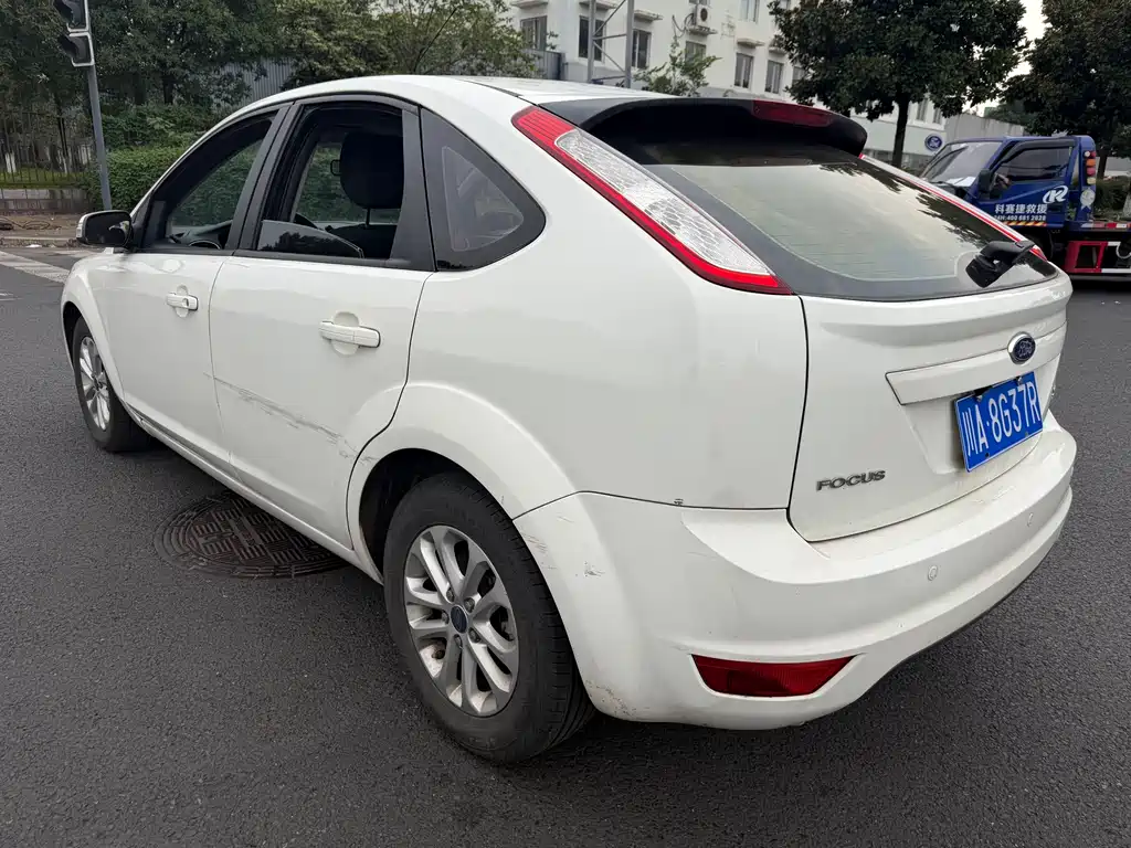 Ford Focus 2013 1.8L AT