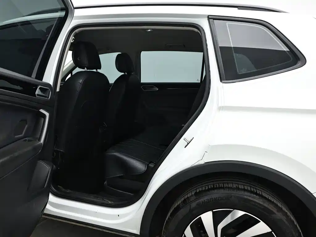 Volkswagen Tiguan L — миниатюра 13