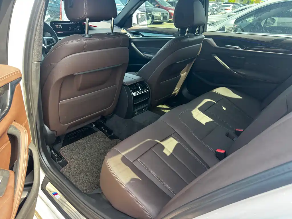 BMW 5 Series — миниатюра 12