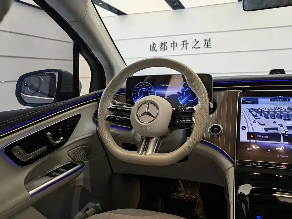 Mercedes-Benz EQE SUV — миниатюра 10