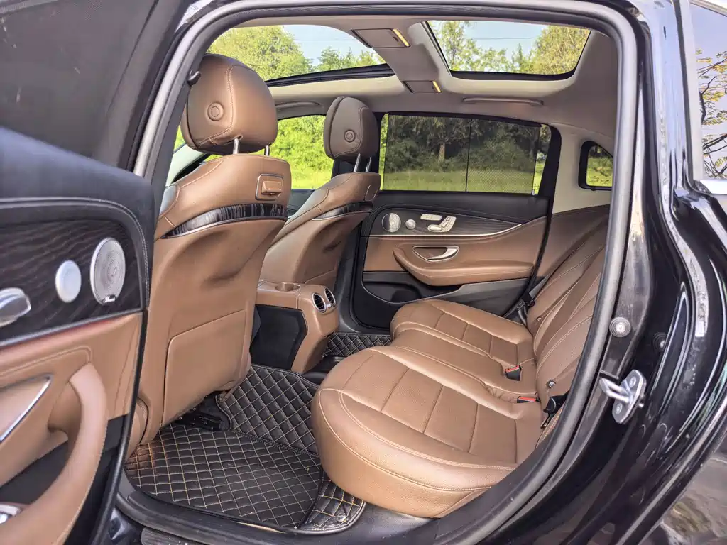 Mercedes-Benz E-Class — миниатюра 6