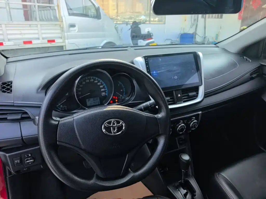 Toyota Yaris L — миниатюра 10