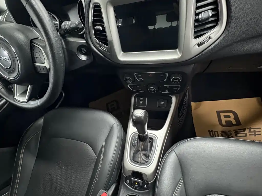 Jeep Compass — миниатюра 8