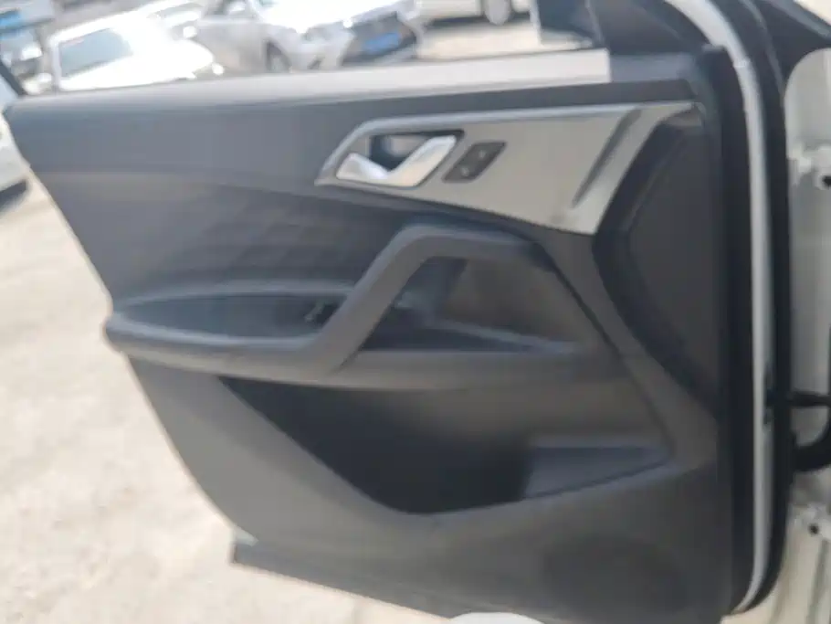 Roewe RX5 — миниатюра 7
