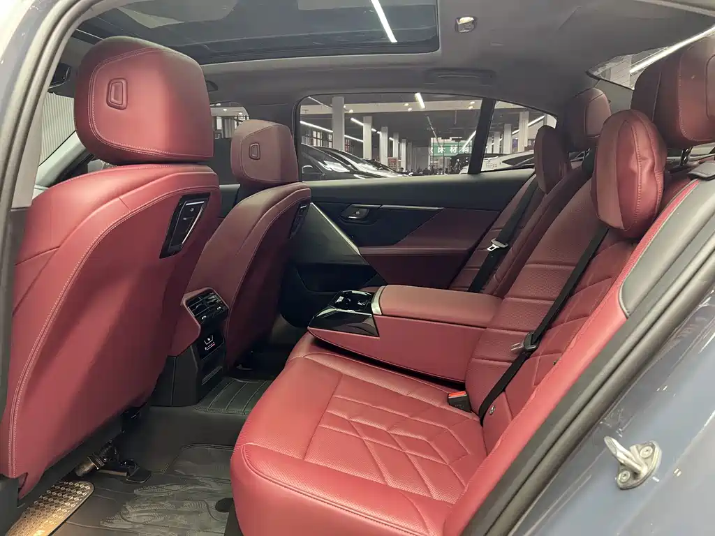 BMW i5 — миниатюра 13