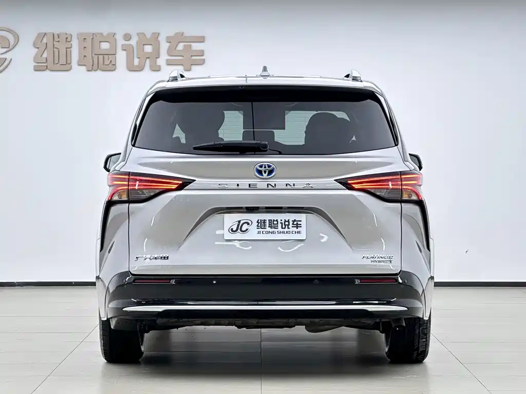 Toyota Sienna — миниатюра 4
