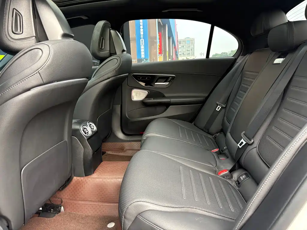 Mercedes-Benz C-Class — миниатюра 14