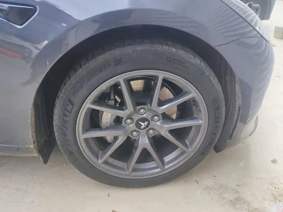 Tesla Model 3 — миниатюра 5