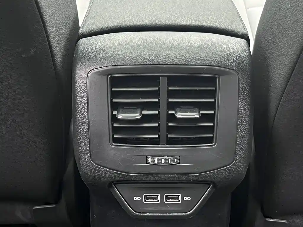Volkswagen T-Roc — миниатюра 24