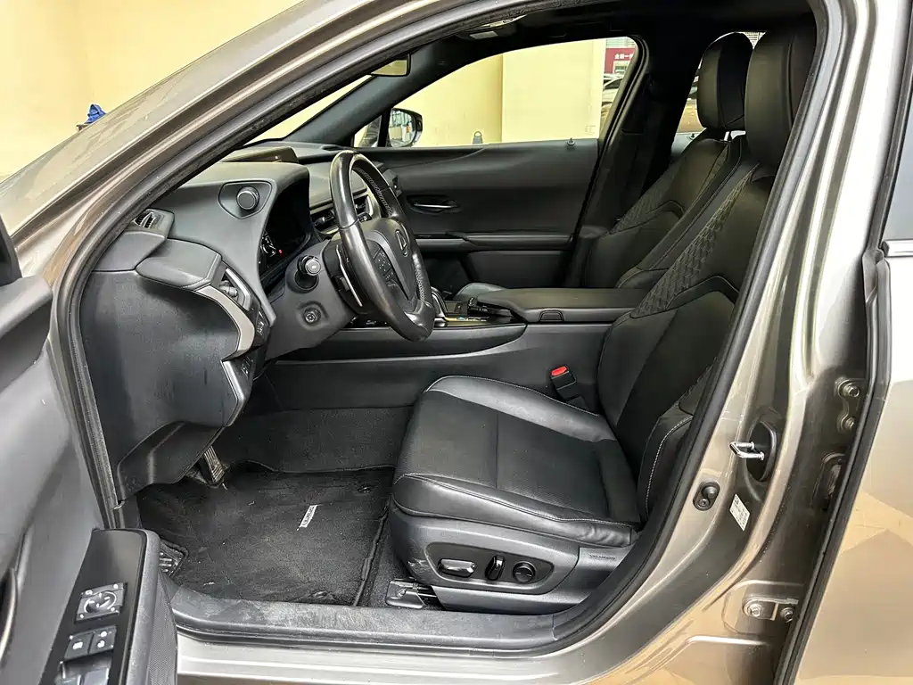 Lexus UX New Energy — миниатюра 12