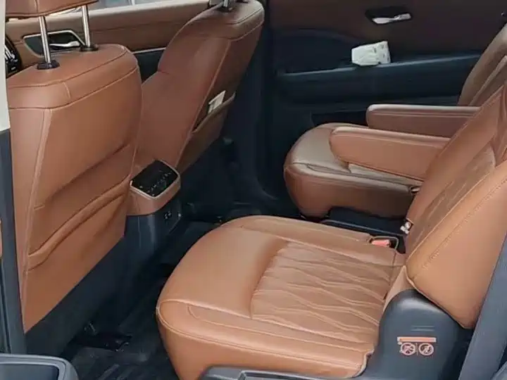 NISSAN EXPLORING THE LAND