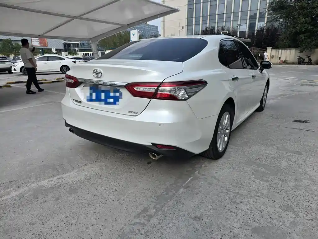 Toyota Camry — миниатюра 3
