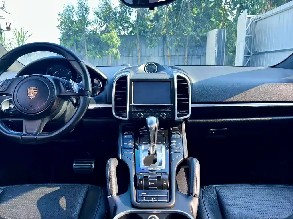 Porsche Cayenne — миниатюра 11