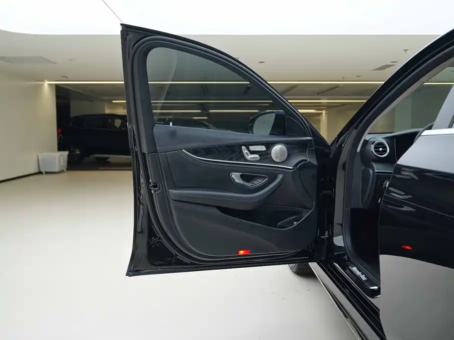Mercedes-Benz E-Class — миниатюра 15