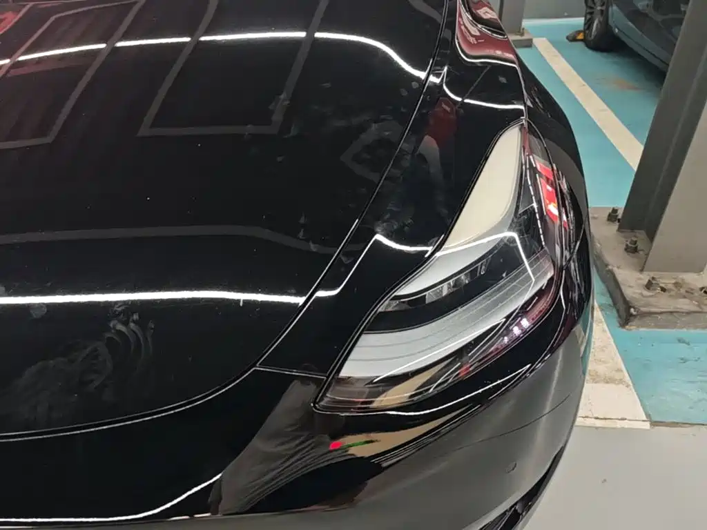 Tesla Model Y — миниатюра 24