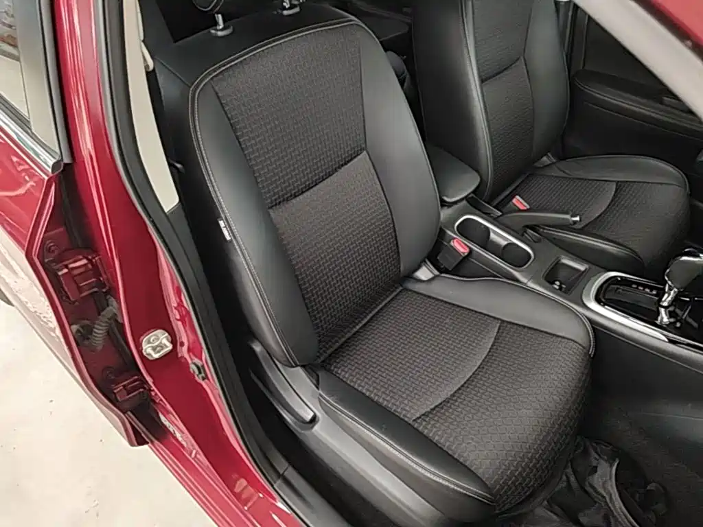 Nissan Tiida — миниатюра 25