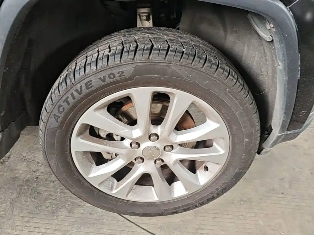 Jeep Grand Cherokee (Import) — миниатюра 12