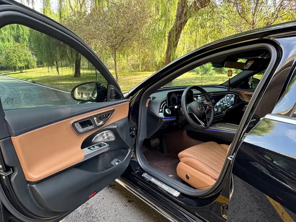 Mercedes-Benz E-Class — миниатюра 9