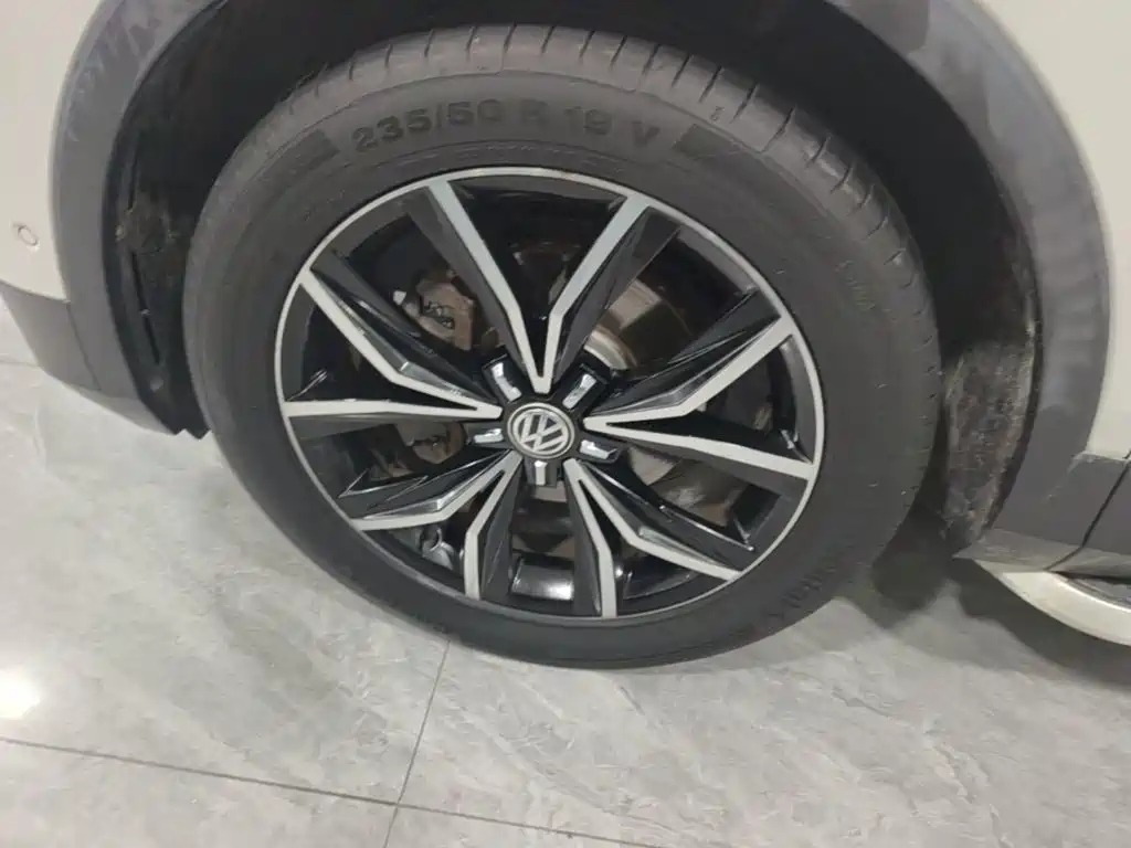 Volkswagen Tiguan L — миниатюра 23