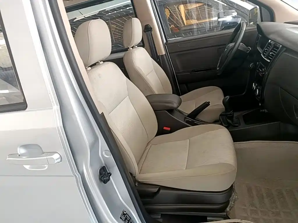 Wuling Rongguang V — миниатюра 25