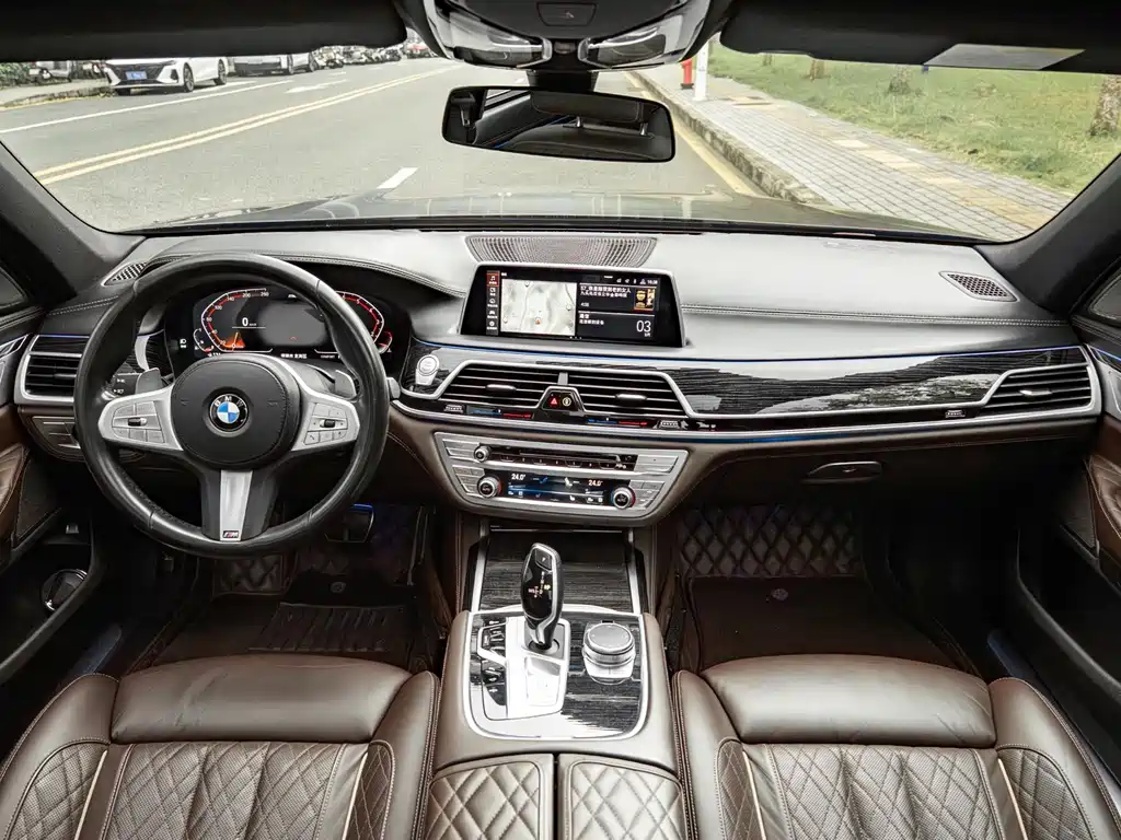 BMW 7 Series — миниатюра 4