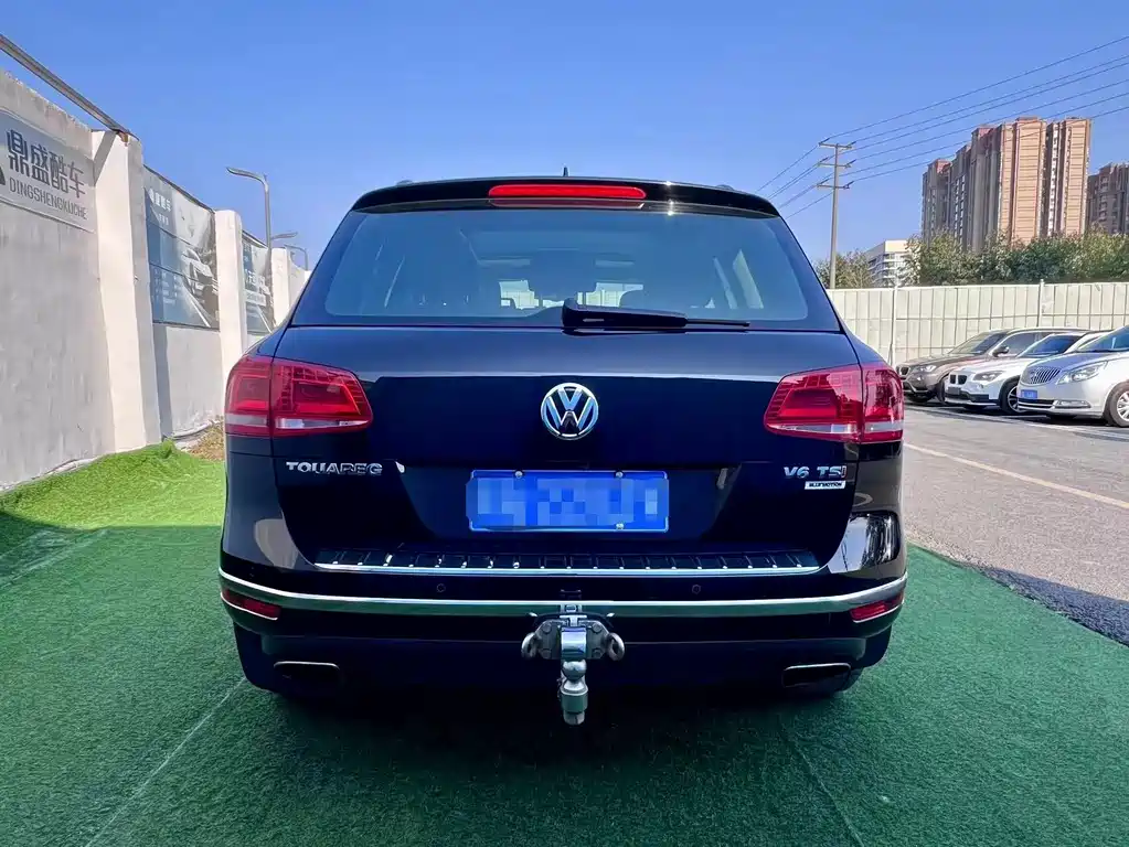 VOLKSWAGEN TOUAREG