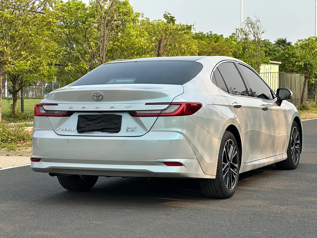 Toyota Camry — миниатюра 6