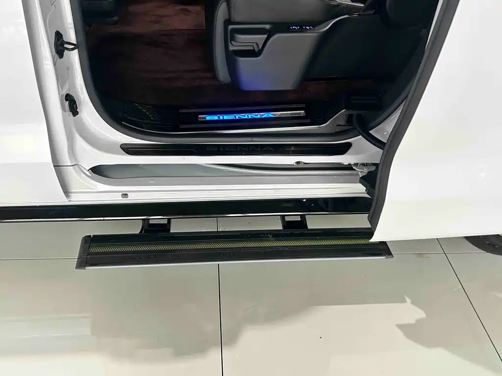 Toyota Sienna — миниатюра 16
