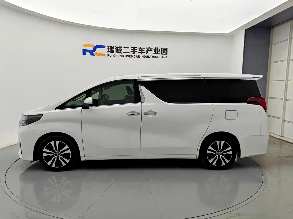 Toyota Alphard — миниатюра 3