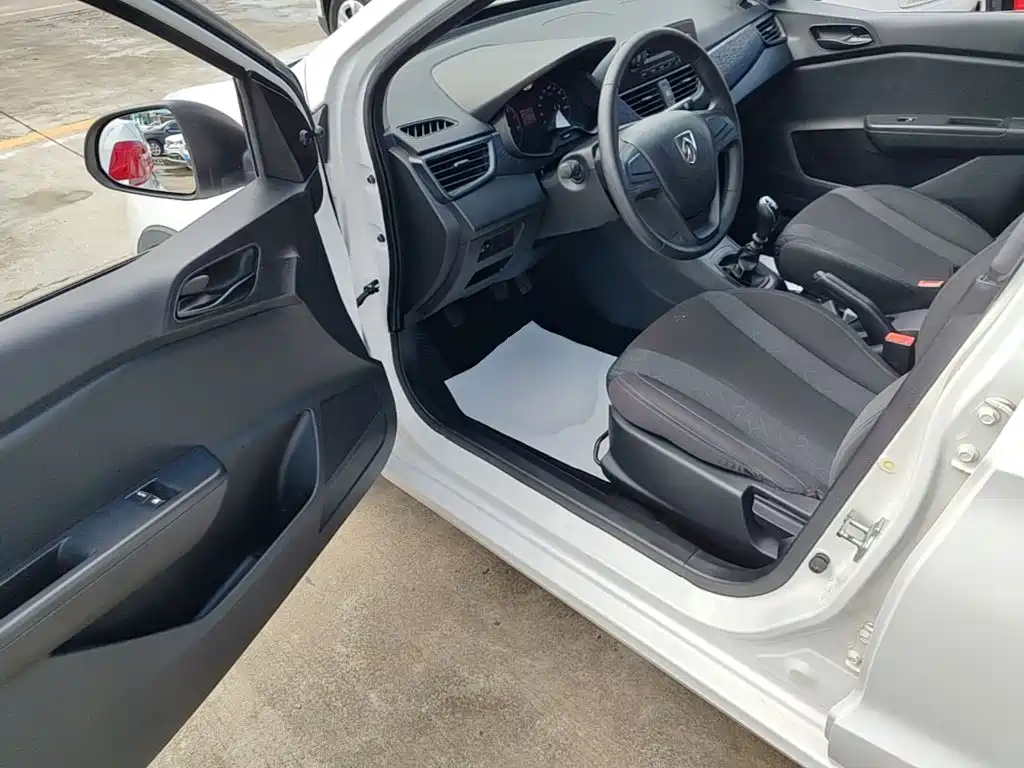 Baojun 310W — миниатюра 16