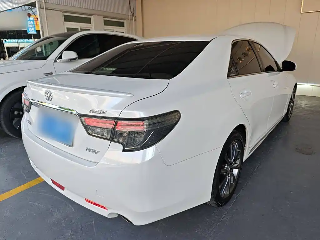 Toyota Reiz — миниатюра 7