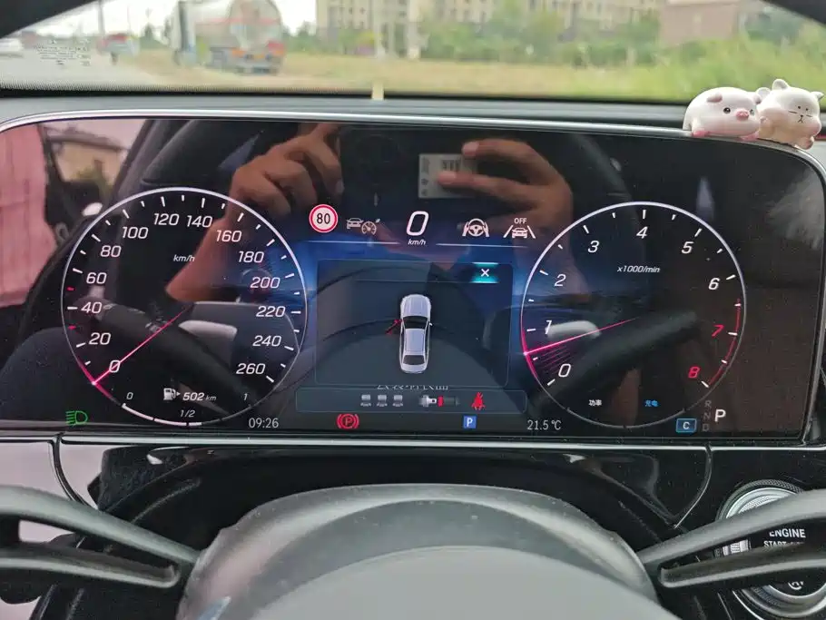 Mercedes-Benz E-Class — миниатюра 14