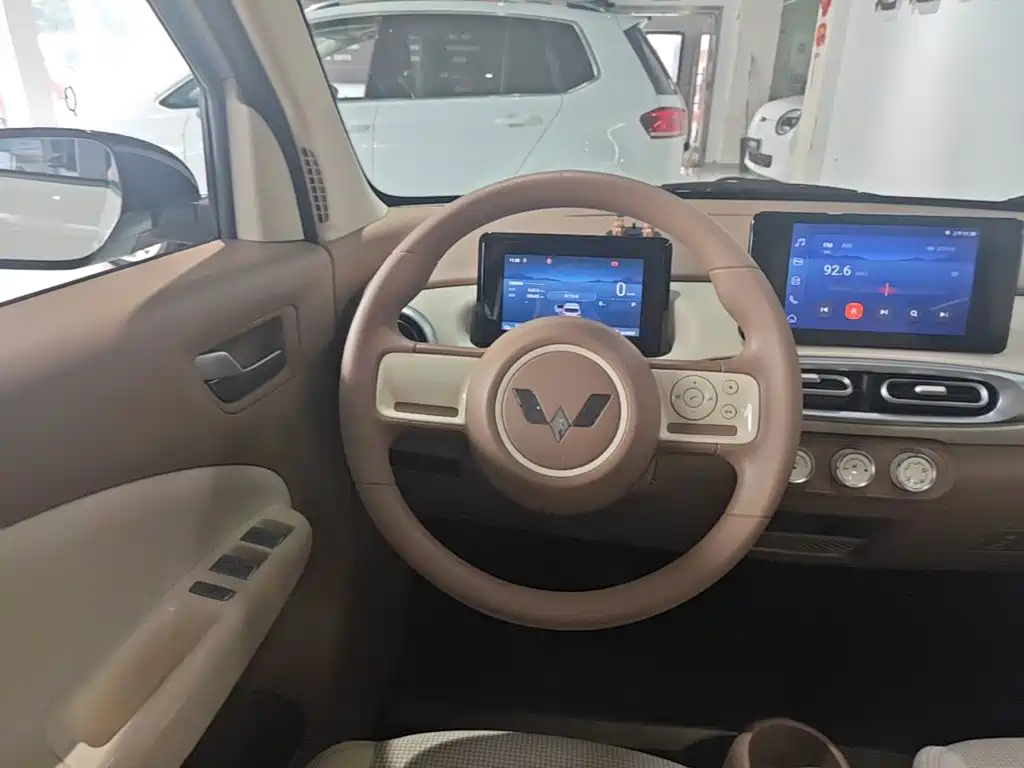 Wuling MINIEV — миниатюра 11