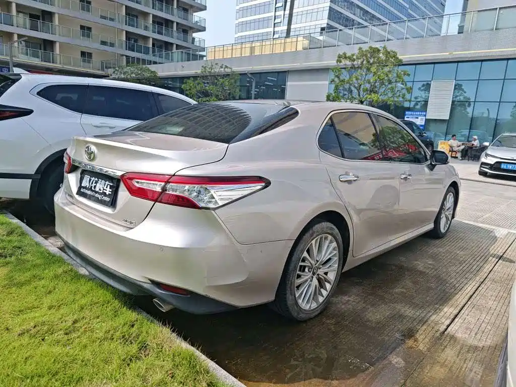 Toyota Camry — миниатюра 8