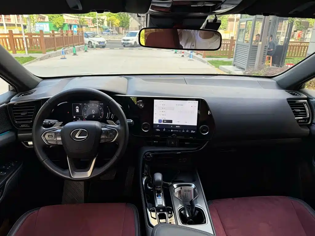 Lexus NX — миниатюра 6