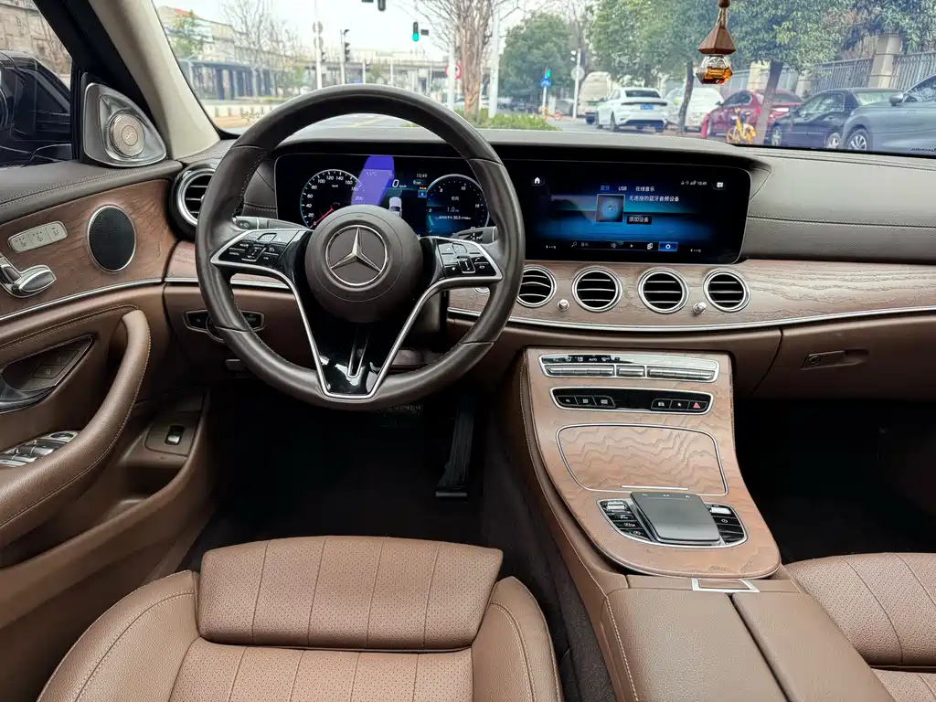 Mercedes-Benz E-Class — миниатюра 4