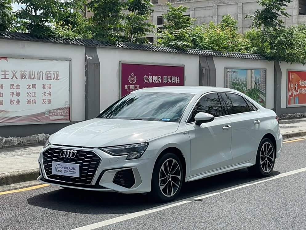 Audi A3 1.4 л 2023 г. Белый, пробег 16000 км