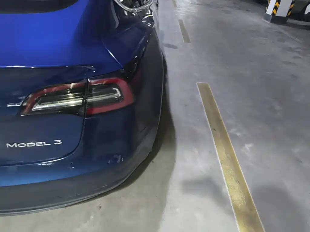 Tesla Model 3 — миниатюра 8
