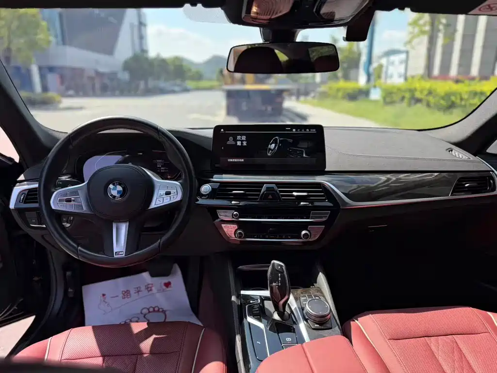 BMW 5 Series — миниатюра 7