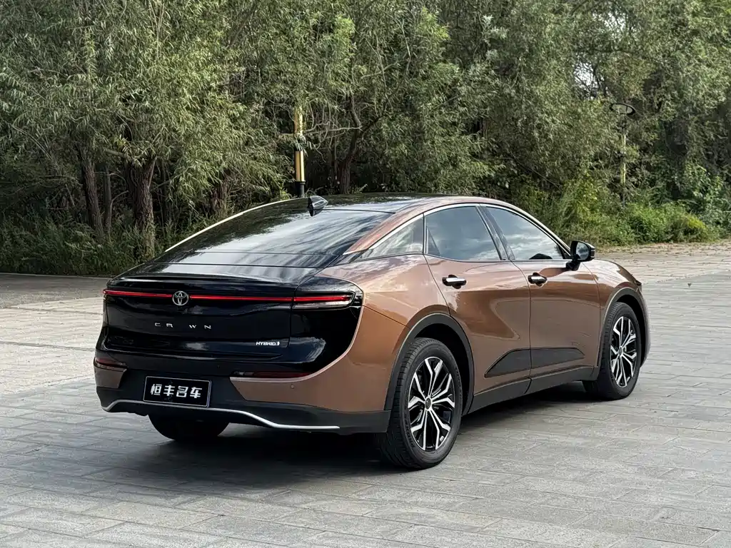 Toyota Crown SportCross — миниатюра 5