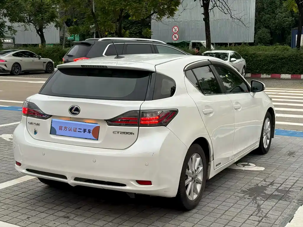 Lexus CT — миниатюра 2