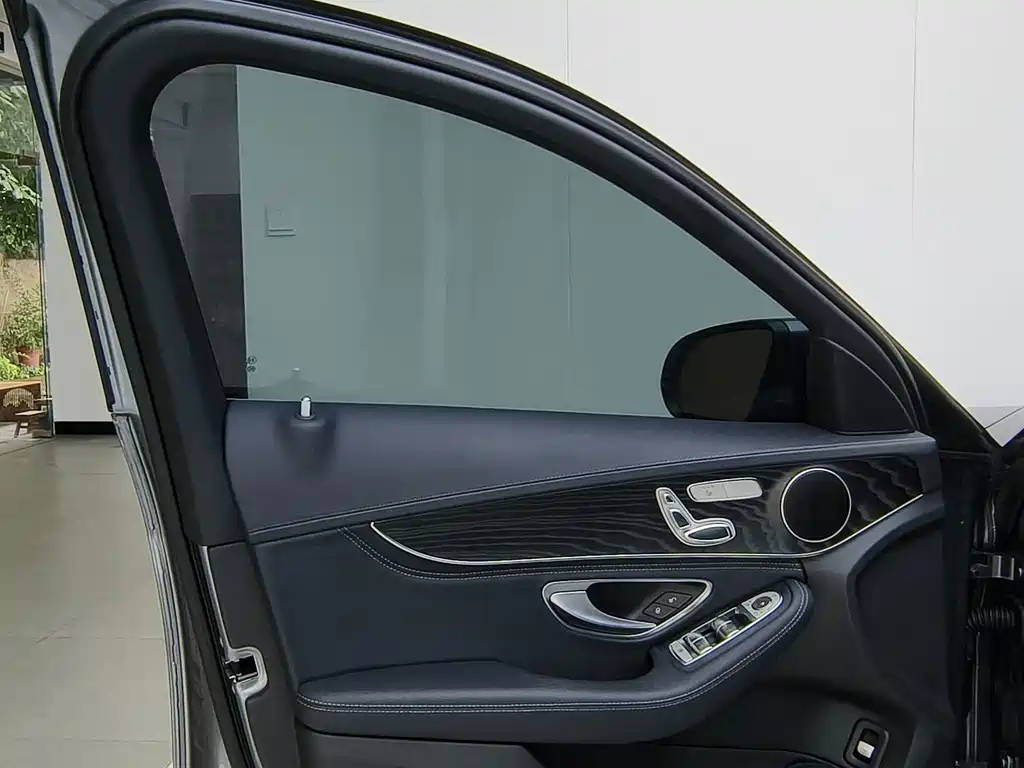 Mercedes-Benz C-Class — миниатюра 13