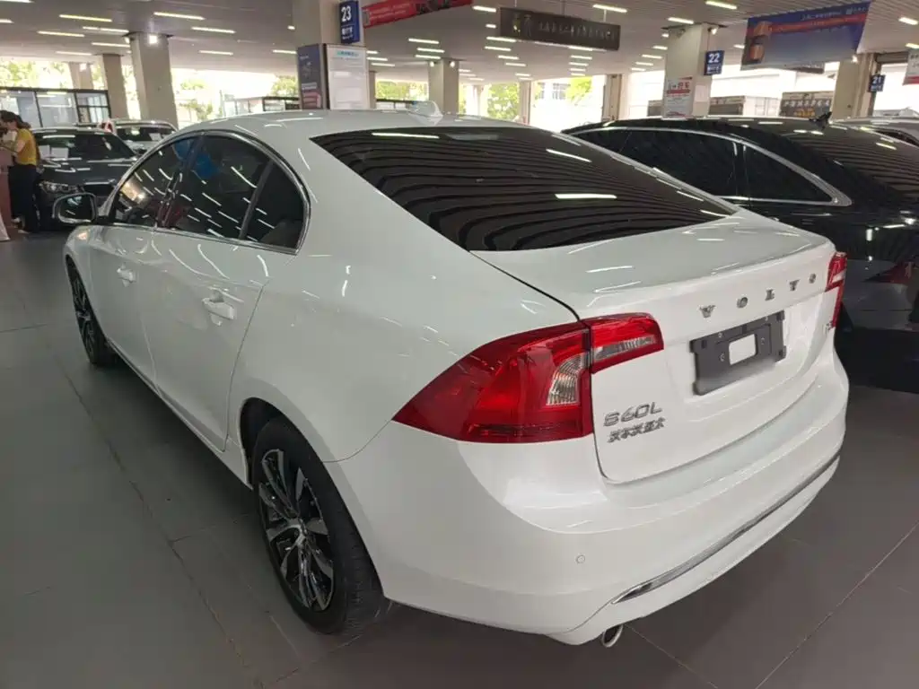Volvo S60 — миниатюра 5