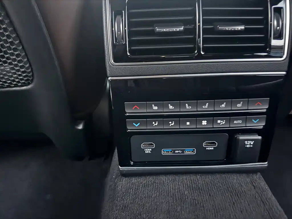 Jaguar XFL — миниатюра 5