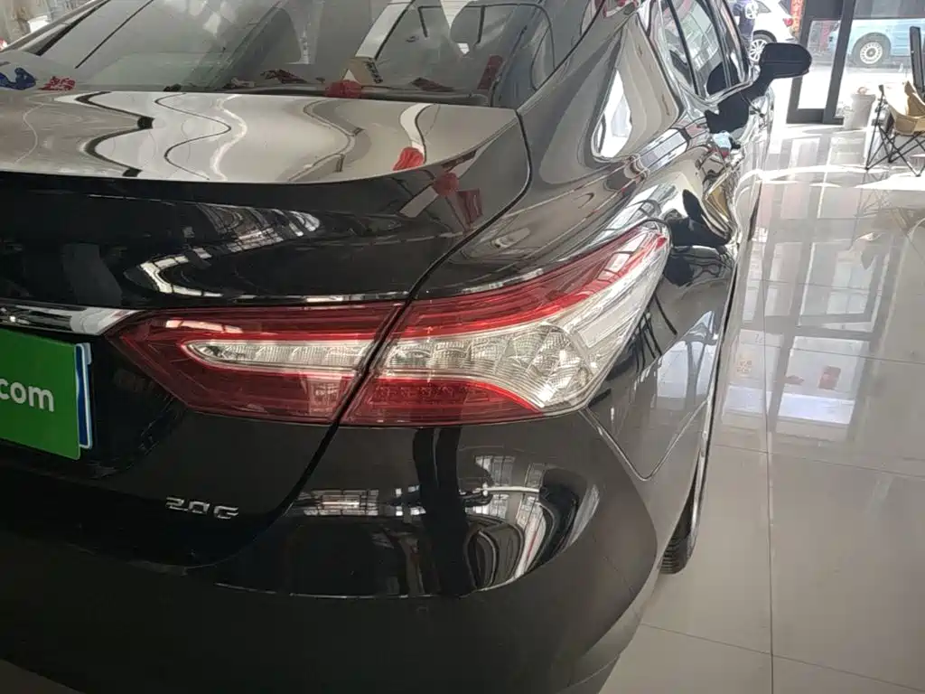 Toyota Camry — миниатюра 8
