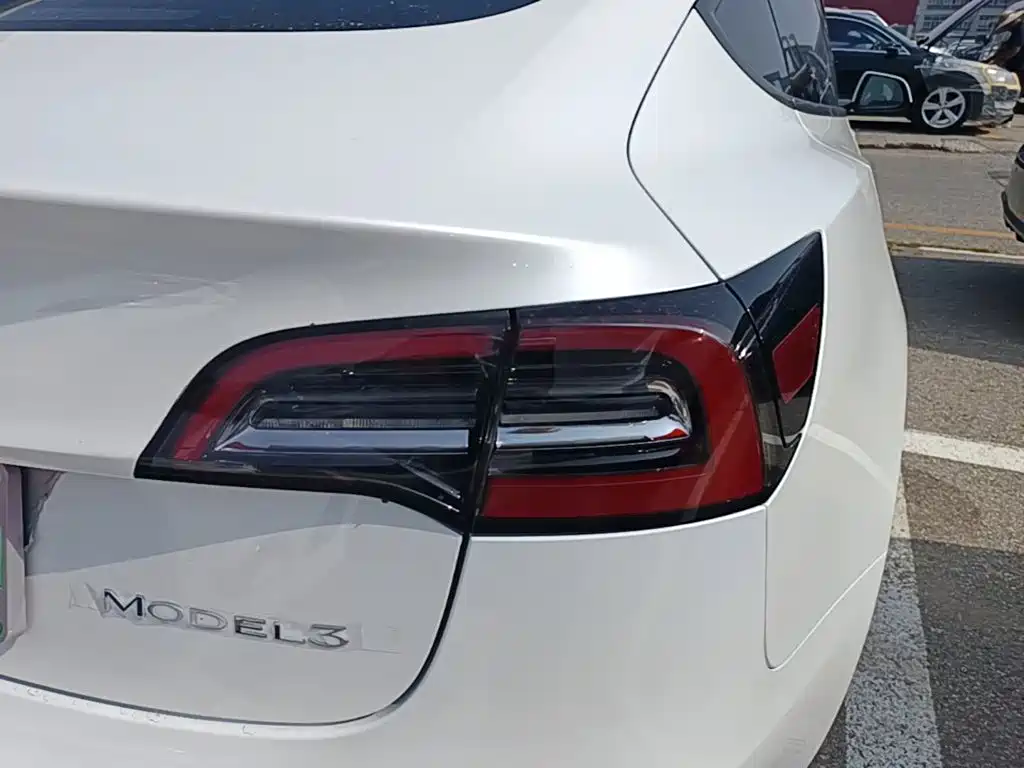 Tesla Model 3 — миниатюра 8