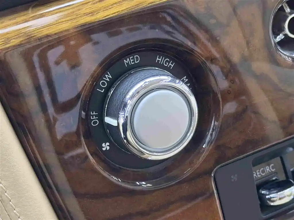 Rolls-Royce Phantom — миниатюра 19
