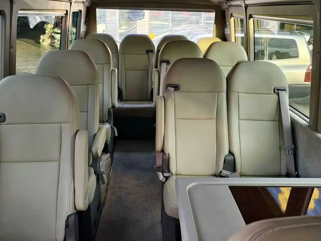 Toyota Coaster — миниатюра 6