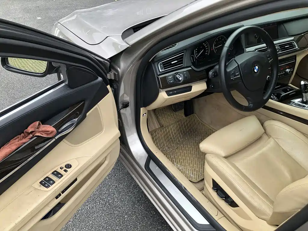 BMW 7 Series — миниатюра 3